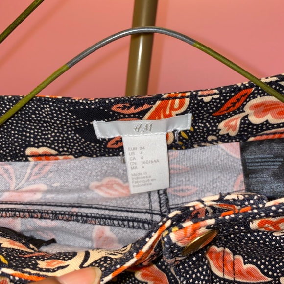 2 H&M Shorts - Picture 5 of 5